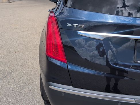 Used 2017 Cadillac XT5 FWD image 6
