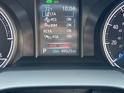 Used 2022 Toyota Venza LE image 27