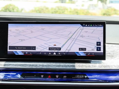 Used 2025 BMW i7 xDrive60 AWD/4WD image 15