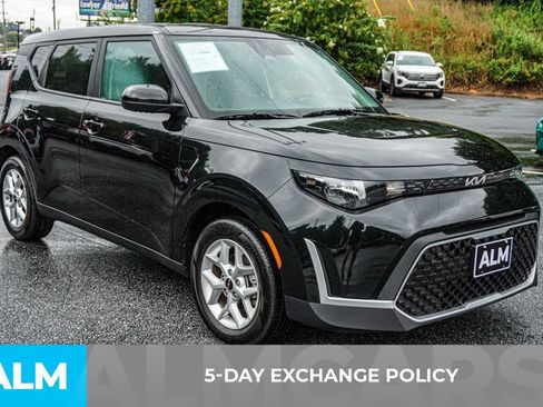 Used 2025 Kia Soul LX w/ LX Technology Package FWD image 3