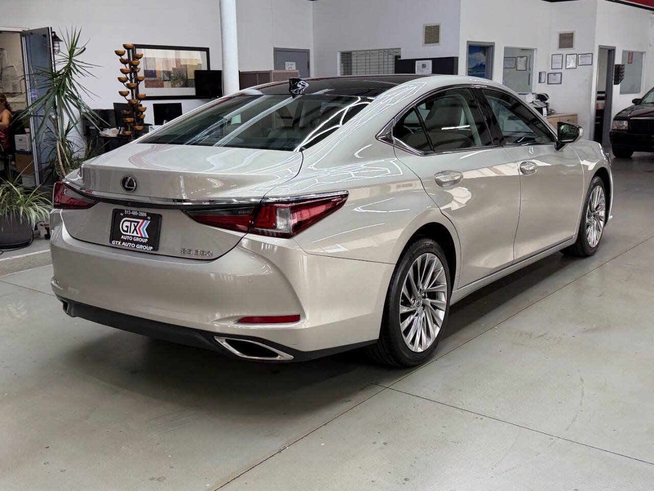 Used 2019 Lexus ES 350 w/ Accessory Package 2 FWD image 2