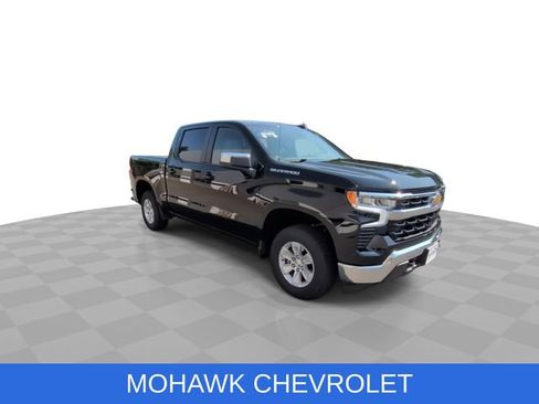 Used 2022 Chevrolet Silverado 1500 LT AWD/4WD image 2