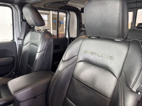 Used 2020 Jeep Gladiator Overland w/ Dual Top Group image 21