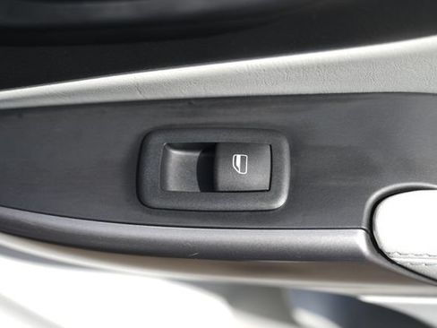 Used 2021 Jeep Cherokee Latitude Plus AWD/4WD image 33