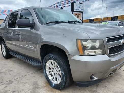 Used 2008 Chevrolet Avalanche LS RWD image 1