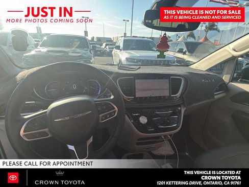 Used 2024 Chrysler Pacifica Limited FWD image 7