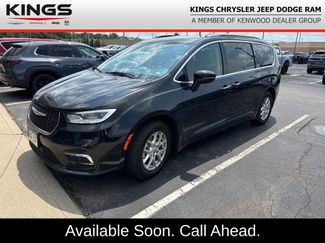 Used 2021 Chrysler Pacifica Touring-L FWD video 1