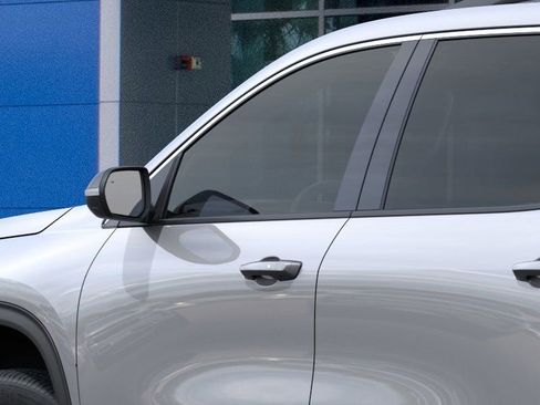 Used 2026 Chevrolet Traverse LT FWD image 12