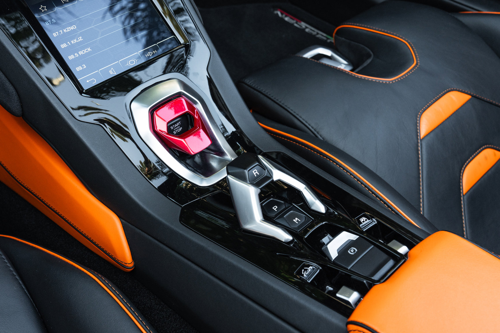 Used 2020 Lamborghini Huracan EVO RWD image 28