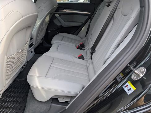 Certified 2025 Audi Q5 2.0T Premium w/ Convenience Plus Package image 8