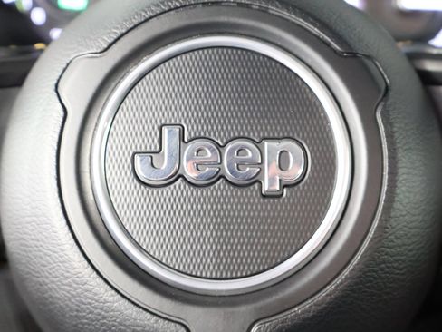 Used 2024 Jeep Wrangler Unlimited AWD/4WD image 33