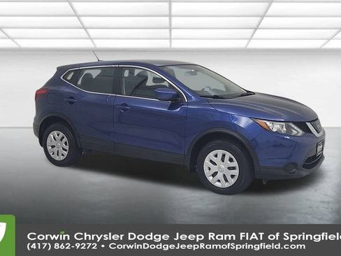 Used 2019 Nissan Rogue Sport S image 2