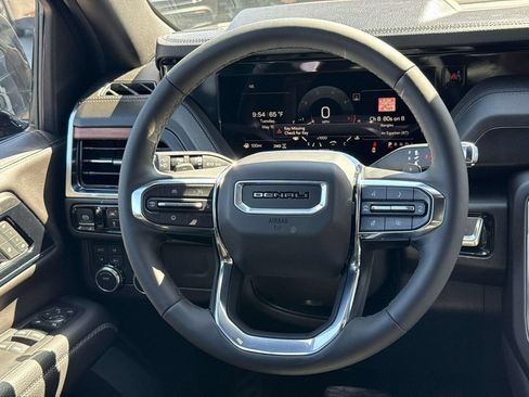 Used 2025 GMC Yukon XL Denali AWD/4WD image 18