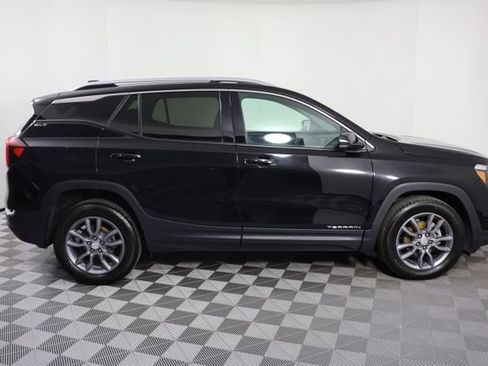 Used 2024 GMC Terrain SLT image 9