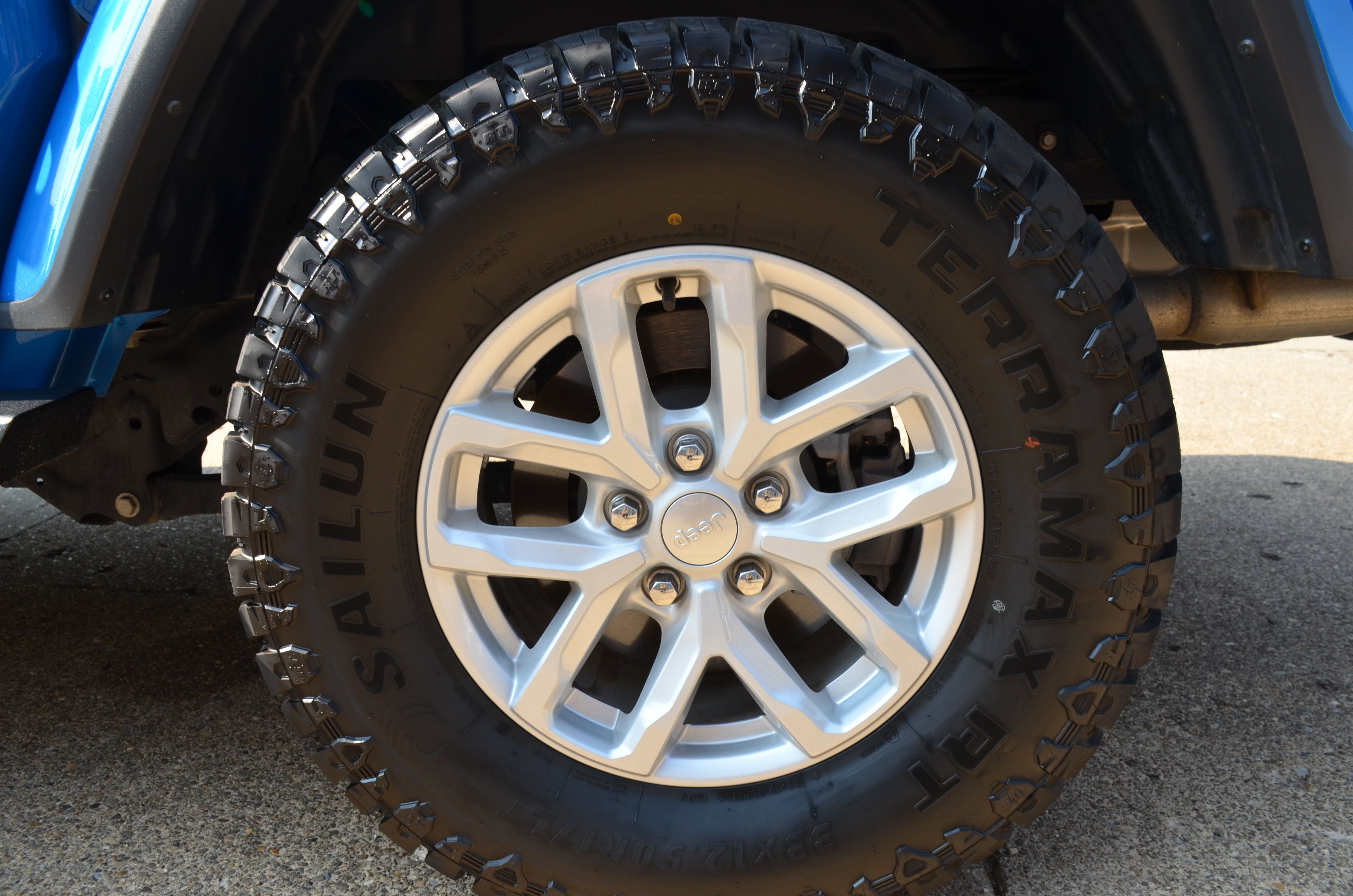 Used 2023 Jeep Gladiator Sport AWD/4WD image 19