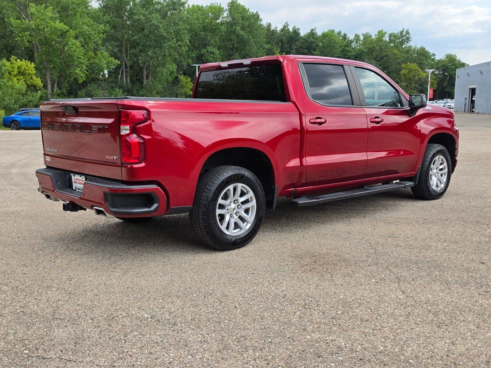 Used 2022 Chevrolet Silverado 1500 RST w/ Safety Package AWD/4WD image 4