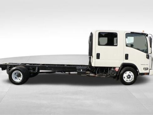 New 2025 Chevrolet Low Cab Forward image 5