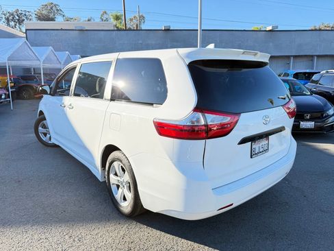 Used 2019 Toyota Sienna L image 7