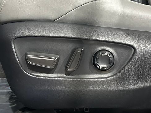Used 2022 Toyota Venza Limited AWD/4WD image 43