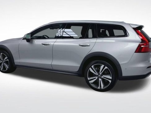 Used 2025 Volvo V60 B5 Cross Country Plus AWD/4WD image 22