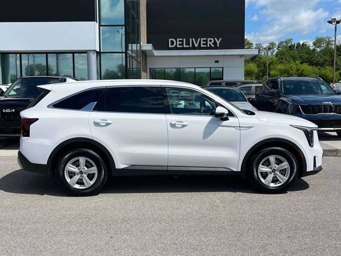 Certified 2026 Kia Sorento LX FWD image 24