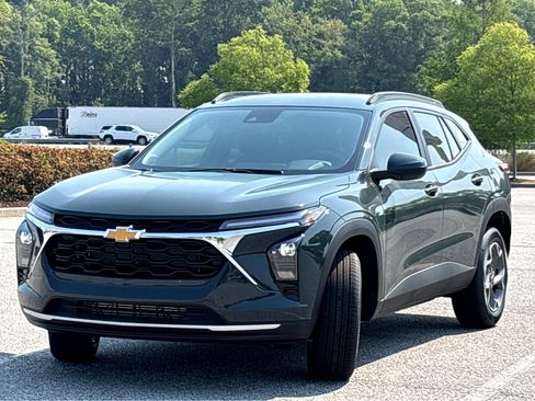 New 2026 Chevrolet Trax LT FWD image 3