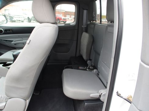 Used 2013 Toyota Tacoma 4x4 Access Cab w/ SR5 Pkg image 17