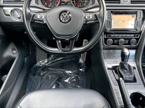 Used 2017 Volkswagen Passat 1.8T SEL Premium image 8