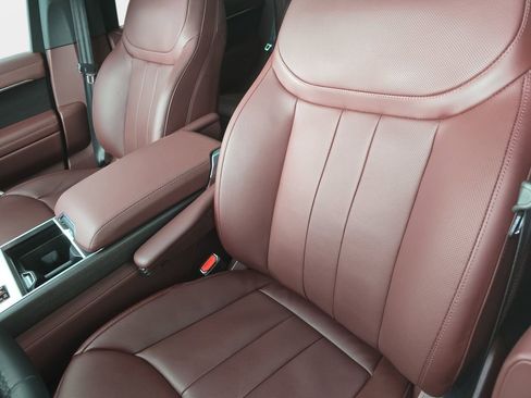 Used 2025 Land Rover Range Rover SE image 14