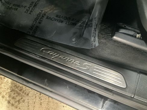 Used 2014 Porsche Cayenne S image 27