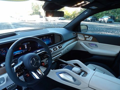 Used 2025 Mercedes-Benz GLS 63 AMG 4MATIC image 15