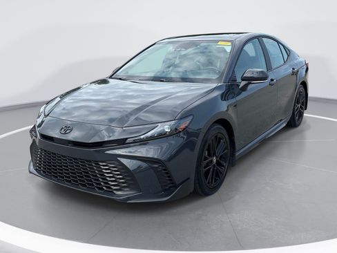 Used 2026 Toyota Camry SE FWD image 3
