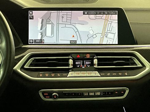 Used 2022 BMW X5 M50i image 11