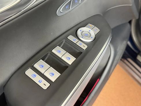 Used 2024 Genesis GV70 2.5T w/ Advanced Package AWD/4WD image 17