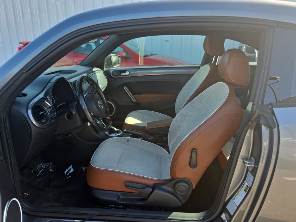 Used 2016 Volkswagen Beetle 1.8T Classic FWD image 12