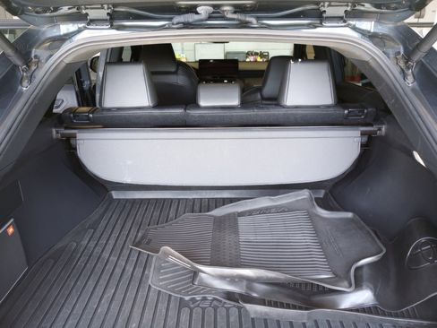 Used 2024 Toyota Venza Limited image 19