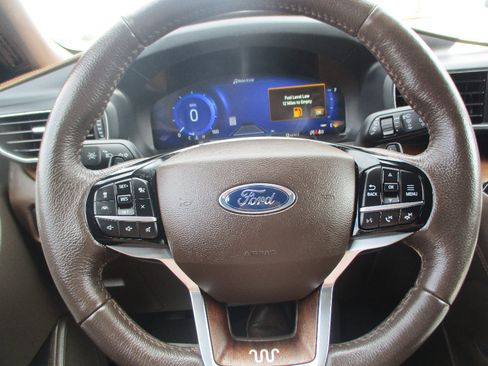 Used 2021 Ford Explorer King Ranch w/ Premium Technology Package image 11