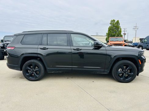 Used 2022 Jeep Grand Cherokee L Limited w/ Black Appearance Package AWD/4WD image 43