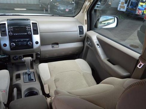 Used 2013 Nissan Frontier SV image 43