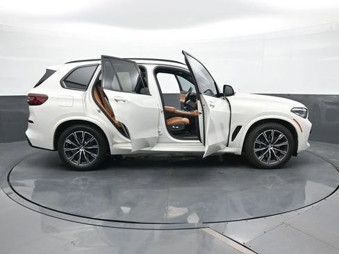 Used 2021 BMW X5 M50i w/ Premium Package image 30
