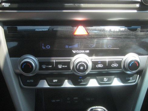 Used 2020 Hyundai Elantra Value Edition FWD image 18