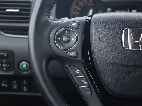 Used 2018 Honda Pilot Touring image 10