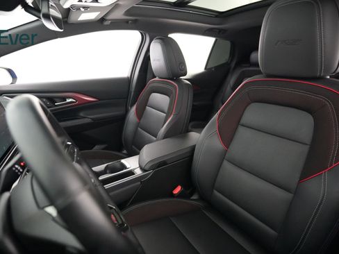 Used 2025 Chevrolet Equinox EV RS w/ LPO, All-Weather Mat Package FWD image 4