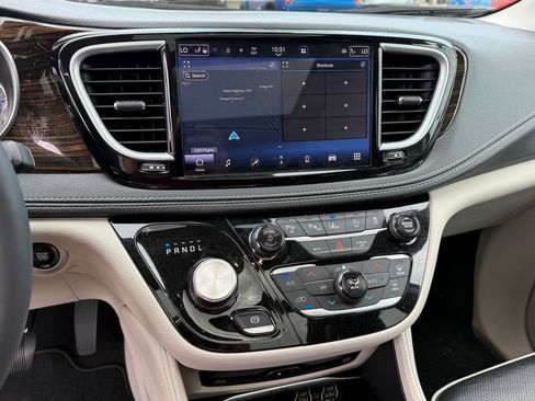 Used 2023 Chrysler Pacifica Limited w/ Uconnect Theater Family Group AWD/4WD image 19