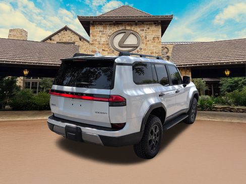 Certified 2025 Lexus GX 550 AWD/4WD image 2