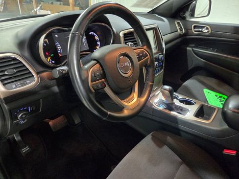 Used 2017 Jeep Grand Cherokee Laredo w/ Quick Order Package 23E image 5