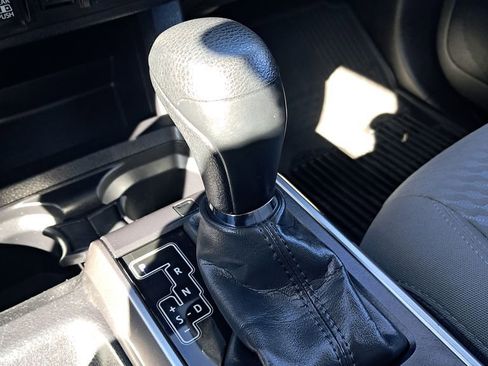 Used 2023 Toyota Tacoma SR5 AWD/4WD image 33