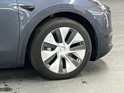 Used 2021 Tesla Model Y Long Range image 37