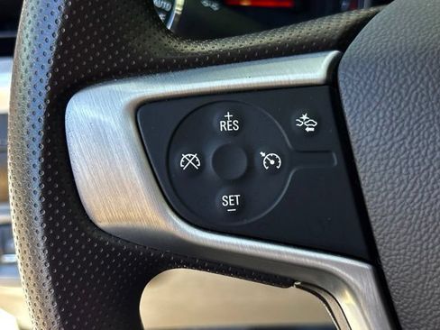 Used 2023 GMC Acadia SLE w/ Driver Convenience Package FWD image 19