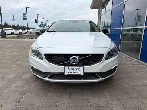 Used 2015 Volvo V60 T5 Cross Country Platinum w/ Climate Package AWD/4WD image 3